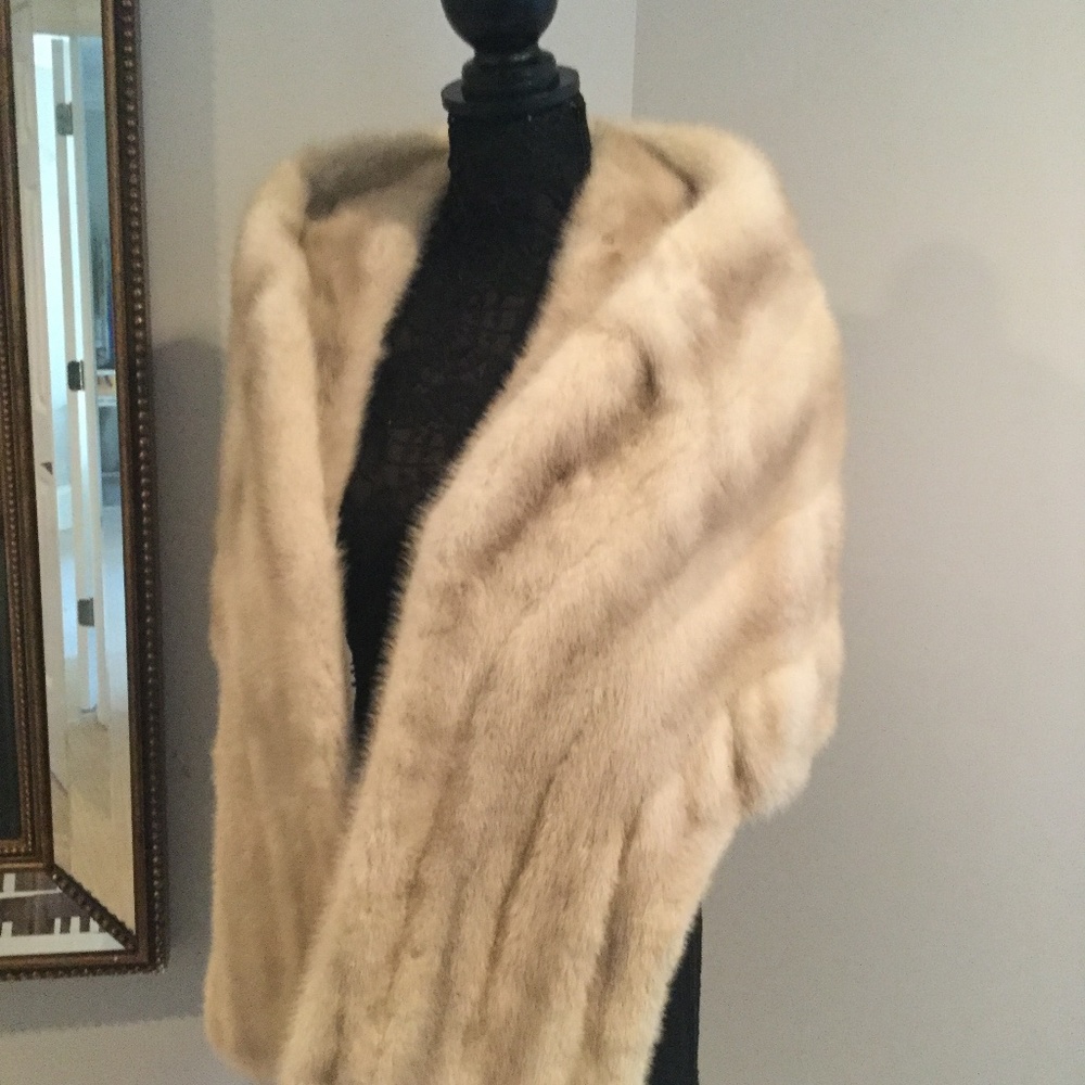 * Gorgeous Vintage Mink Wrap * - Picture 3 of 7